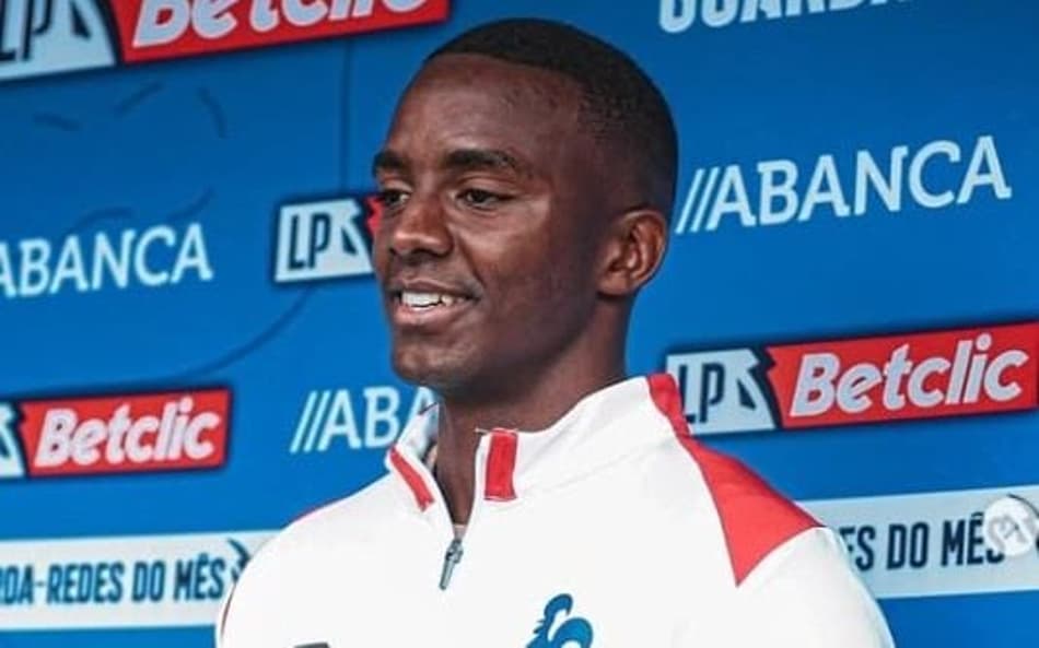 Goleiro Andrew, alvo do Botafogo, brilha pelo Gil Vicente (Foto: Reprodução)