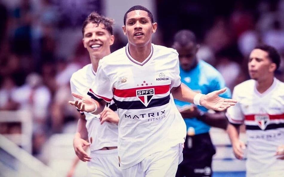 Tetê comemora gol pelo São Paulo na Copinha