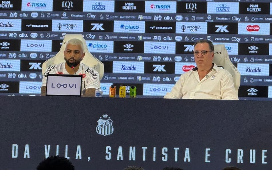 Gabigol é apresentado oficialmente na Vila Belmiro nesta segunda-feira (5). (Foto: Juliana Yamaoka/ Lance!)