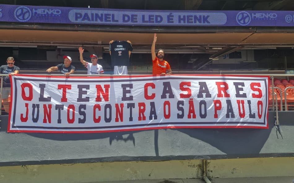 Torcida do São Paulo faz protesto no Morumbis (Foto: Reprodução)