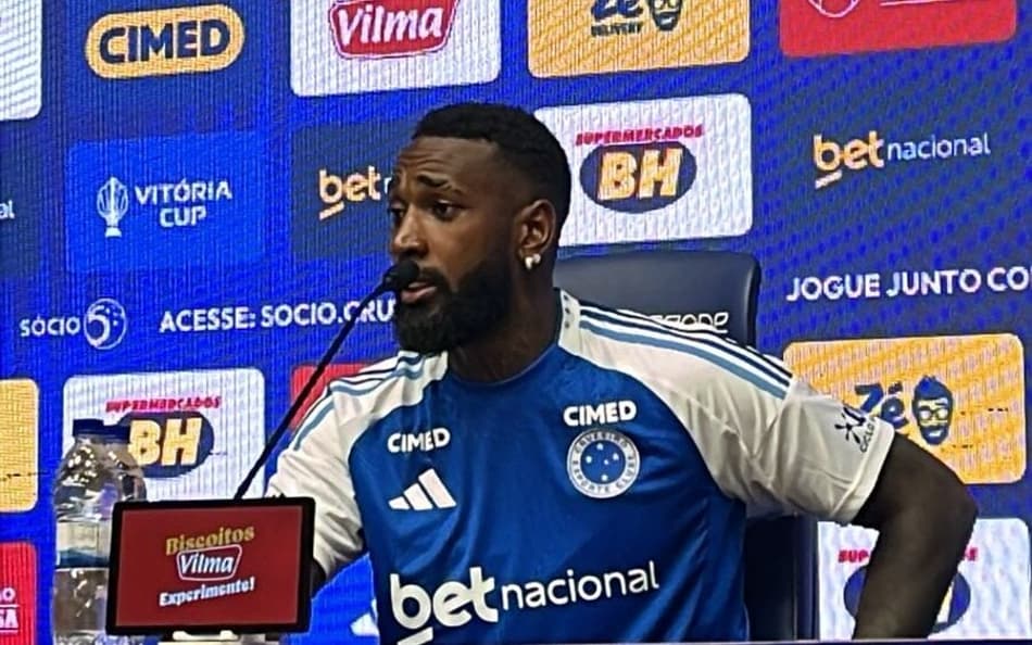 Gerson é apresentado no Cruzeiro (Foto: Eduardo Statuti/Lance!)