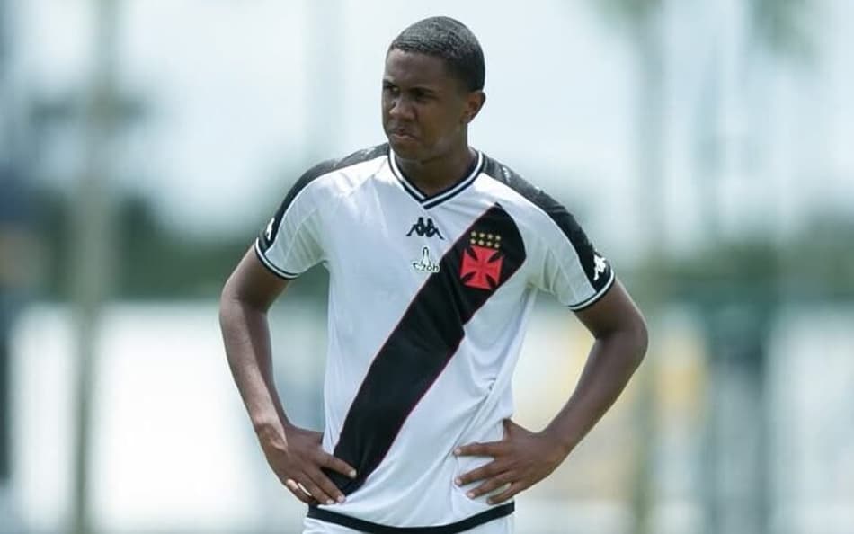 Volante do Vasco revela ajuda do pai de Rayan e comemora convocação para a Seleção Sub-16