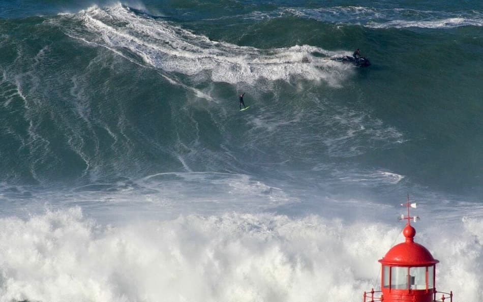 O brasileiro Will Santana surfou onda gigante em Portugal (Foto: Kaique Silva)