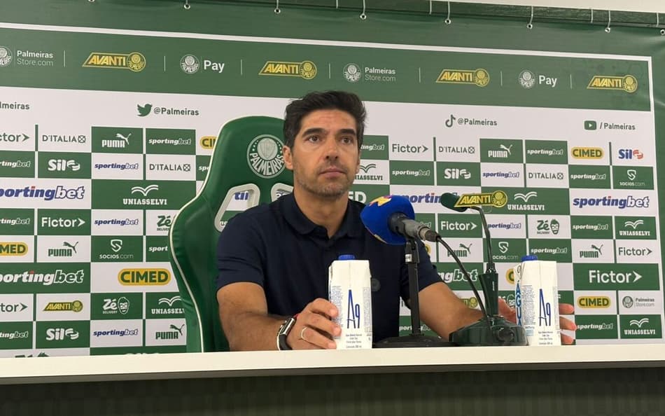 Abel vê Palmeiras perto do ideal e destaca trabalho de JP Sampaio na base