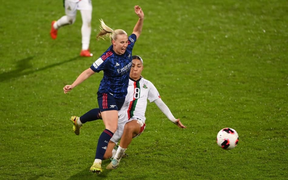 LONDON, ENGLAND - JANUARY 28: Beth Mead of Arsenal is challenged by Zineb Erroudany of ASFAR during the FIFA Women's Champions Cup 2026 Semi Final match between Arsenal Women FC and ASFAR at Brentford stadium on January 28, 2026 in London, England. (Photo by Harriet Lander - FIFA/FIFA via Getty Images)
