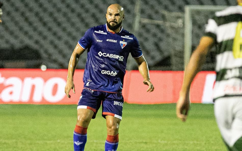 Zé Welison na partida entre Altos e Fortaleza, pela Copa do Nordeste de 2025 (Foto: Aldo Carvalho/Agif/Gazeta Press)