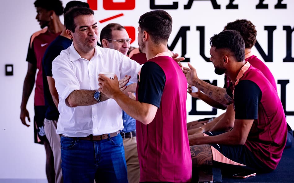 Marcelo Paz exalta clima do Corinthians em primeiros dias de trabalho