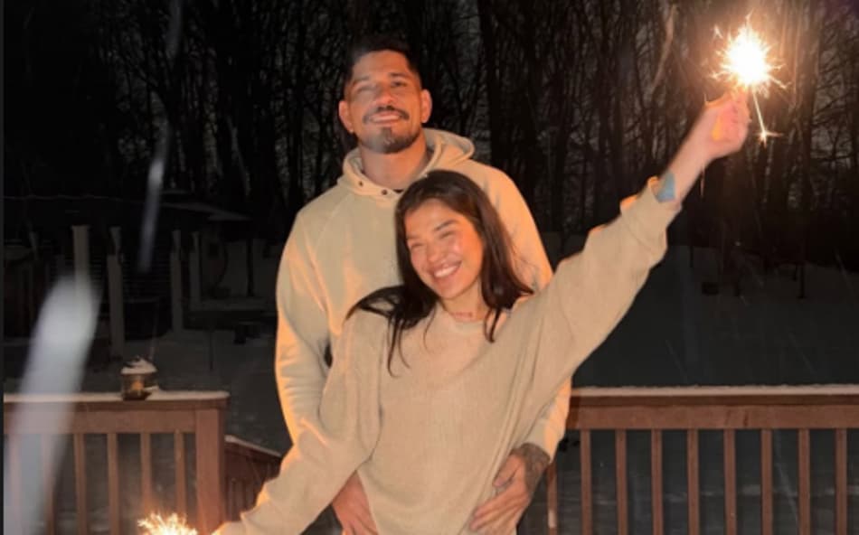 Alex Poatan com a agora ex-namorada, Tracy Cortez, no Ano Novo (Foto: Reprodução/Instagram)