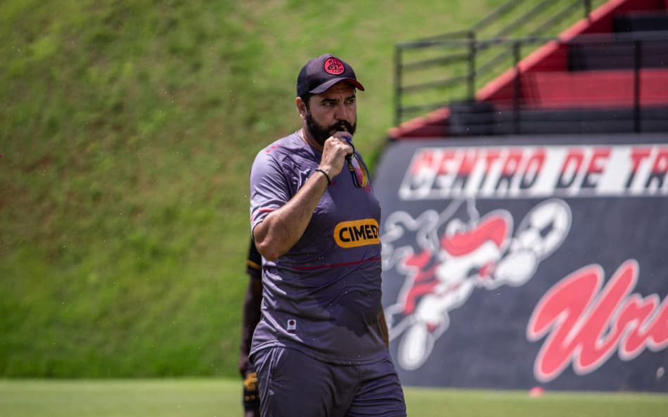 Danilo, técnico do Pouso Alegre (Foto: Divulgação Pouso Alegre)