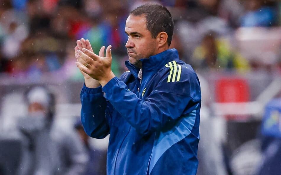 Em busca do sétimo título pelo América, Jardine inicia nova disputa e conta com reforço brasileiro