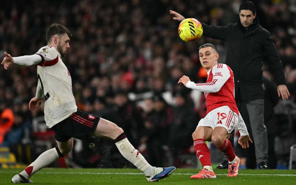 Zagueiro do Liverpool sofre grave lesão e não atua pelo resto da temporada