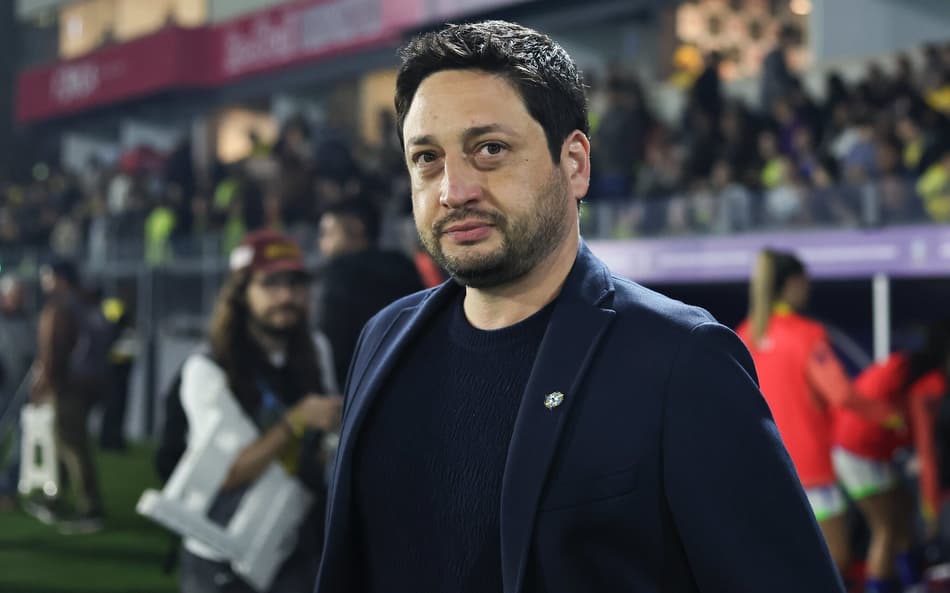 Arthur Elias durante amistoso Brasil x Japão em Bragança Paulista. (Foto: Lívia Villas Boas / CBF)