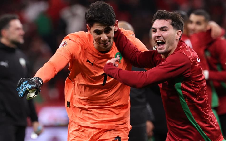 Bono sai consagrado após defender dois pênaltis em Marrocos x Nigéria