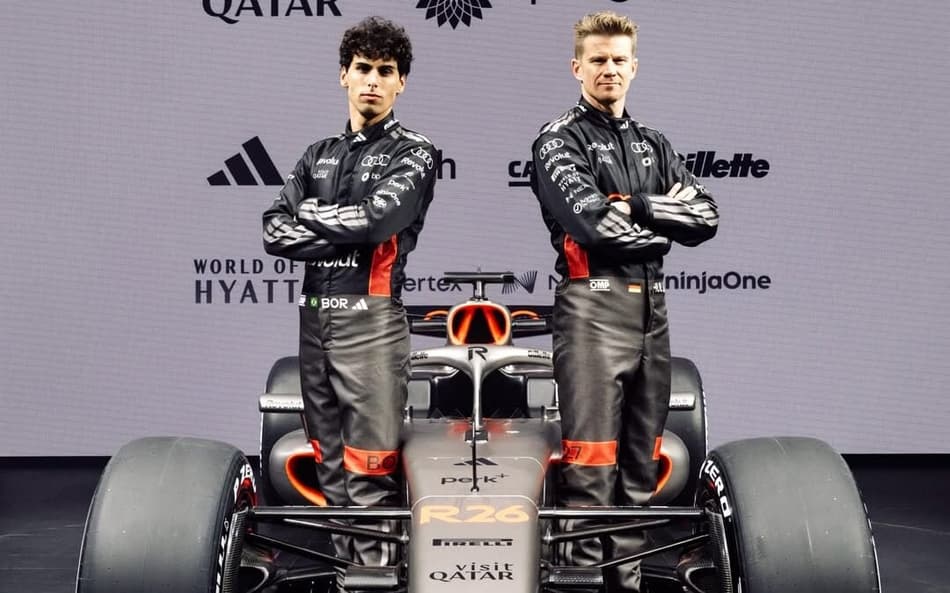 Gabriel Bortoleto e Nico Hulkenberg, durante evento de lançamento da Audi