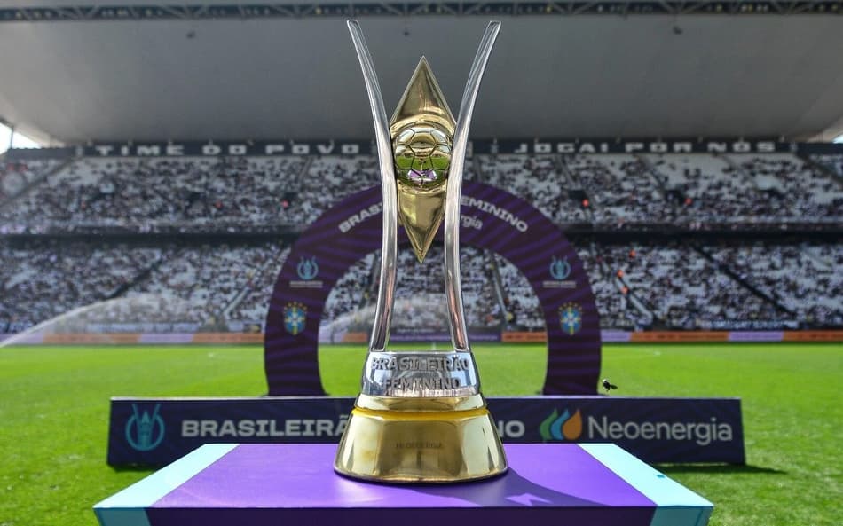 Troféu do Brasileirão Feminino (Foto: Mauro Horita/Staff Images/CBF)
