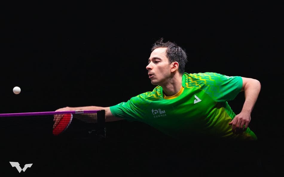 Hugo Calderano durante a estreia no WTT Champions de Doha