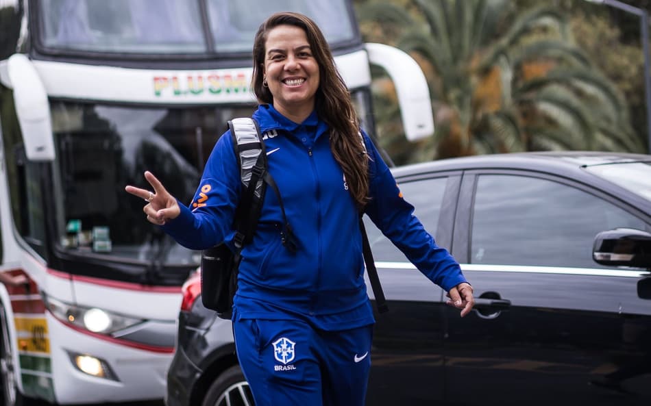 Camilla Orlando, treinadora da Seleção Brasileira Feminina sub-20 (Foto: RAMIRO CICAO / STAFF IMAGES / CBF)
