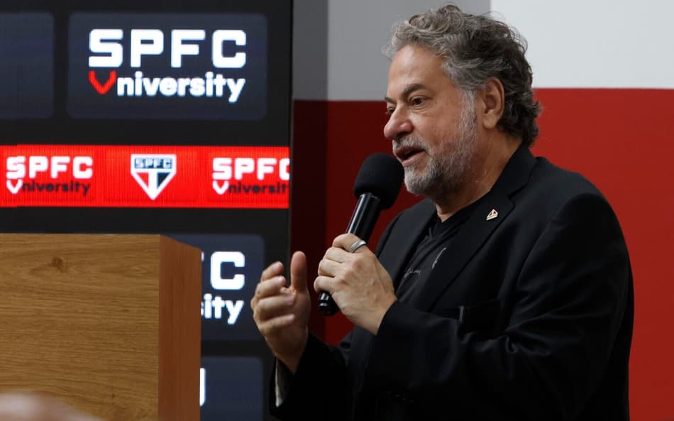 Presidente do São Paulo Julio Casares em coletiva no MorumBis