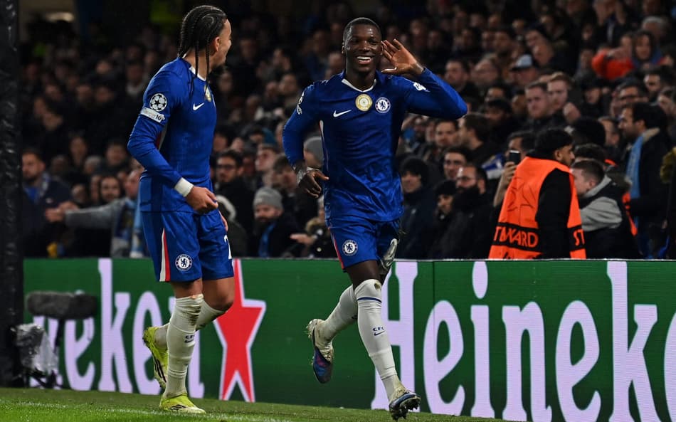 Pela Champions League, o Chelsea venceu o Pafos por 1 a 0 (Foto: Glyn KIRK / AFP)