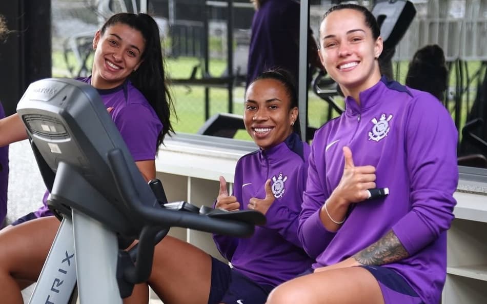 Duda Sampaio, Thaís Ferreira e Nicole se reapresentaram ao Corinthians para temporada 2026. (Foto: Rodrigo Gazzanel/Corinthians)