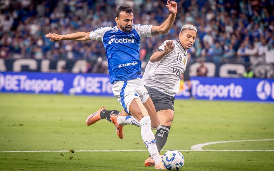 Botafogo e Cruzeiro empataram por 2 a 2 no último duelo (Foto: Fillipe Alves/Agência F8/Gazeta Press)