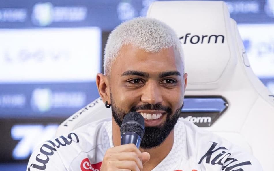 Gabigol durante entrevista coletiva de apresentação ao Santos. (Foto: Raul Baretta/Divulgação)