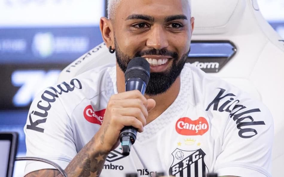 Gabigol durante entrevista coletiva de apresentação ao Santos. (Foto: Raul Baretta/Divulgação)