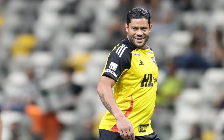 Hulk, do Atlético-MG, durante aquecimento antes da partida contra o Fortaleza