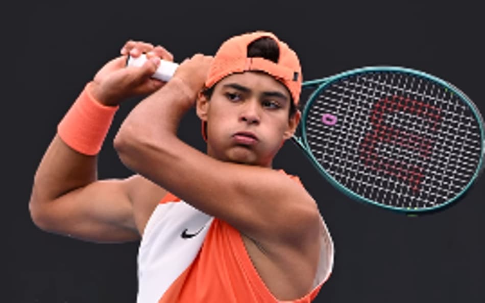 Após treino com Djokovic, Guto Miguel vai às oitavas do Australian Open juvenil