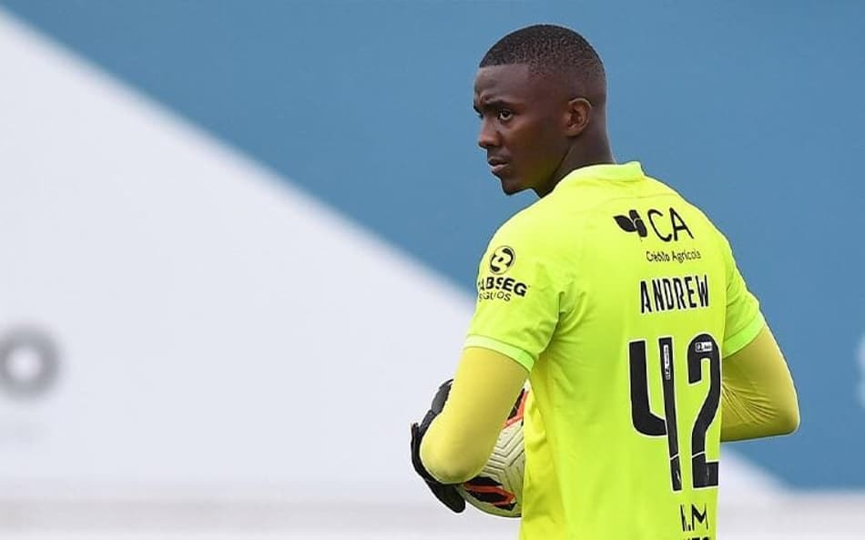 Botafogo abre negociação por pré-contrato com o goleiro Andrew, do Gil Vicente