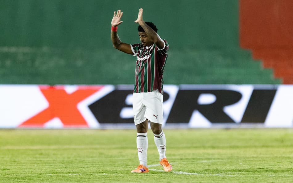John Kennedy comeora gol e pede desculpas à torcida do Fluminense