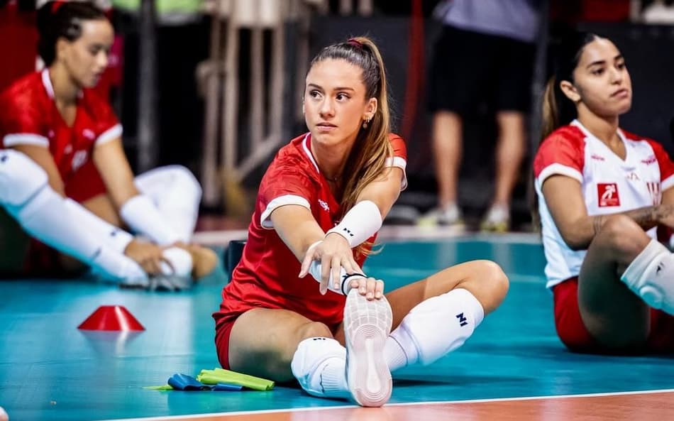 Júlia Azevedo defende o Tijuca na Superliga feminina de vôlei