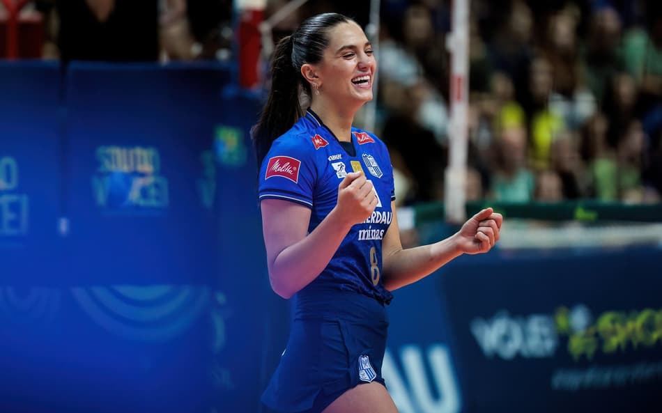 Julia Kudiess durante a partida entre Minas e Maringá pela Copa Brasil