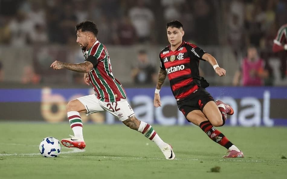 Lucho Acosta e Luiz Araújo em Fluminense x Flamengo (Foto: Marcelo Gonçalves / Fluminense)