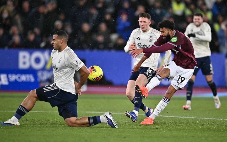 Pablo Felipe em estreia pelo West Ham na Premier League (Foto: Ben STANSALL / AFP)