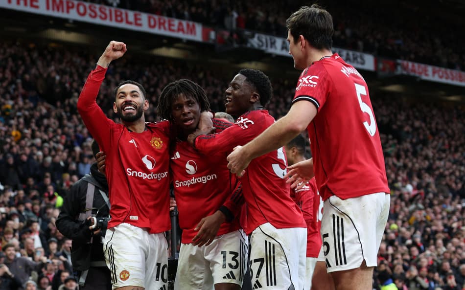 Lenda do United celebra vitória no clássico: 'Encantado'