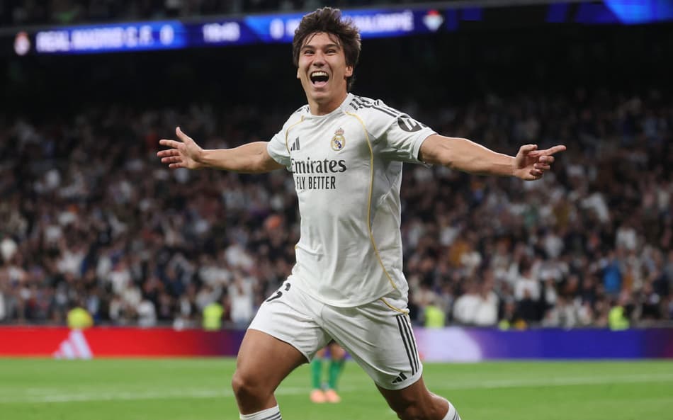 Com três gols de Gonzalo García, o Real Madrid venceu o Betis por 5 a 1, em La Liga (Foto: Pierre-Philippe MARCOU / AFP)