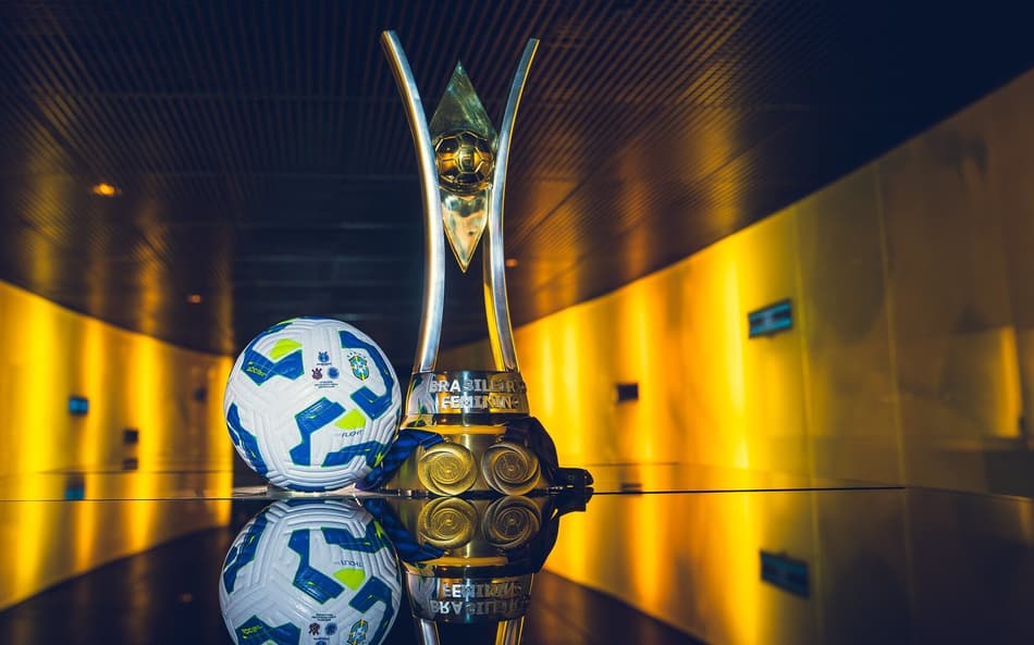 Troféu do Brasileirão Feminino 2025. (Foto: Fabio Souza / CBF)