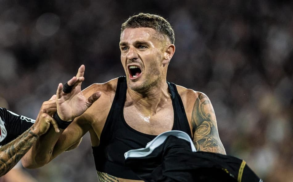 Vegetti, do Vasco, comemora seu contra o Fluminense pela Copa do Brasil