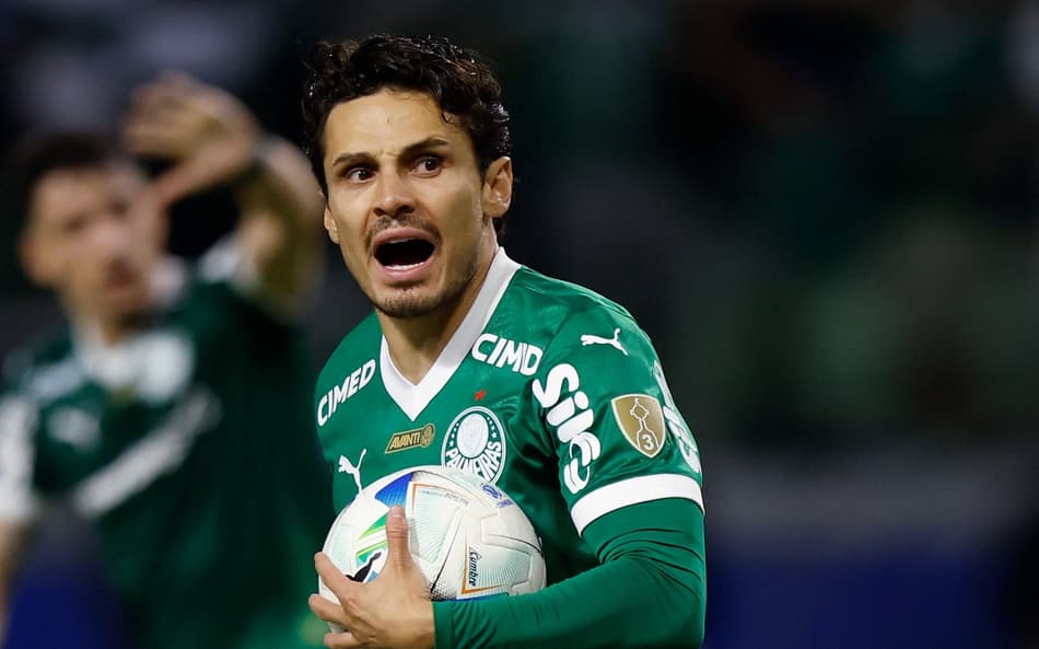 Raphael Veiga comemora seu gol em Palmeiras x LDU pela semifinal da Libertadores