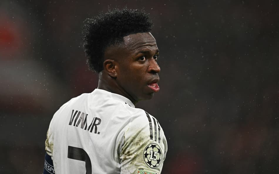Vini Jr em ação na derrota do Real Madrid para o Liverpool na Champions League (Foto: Paul ELLIS / AFP)