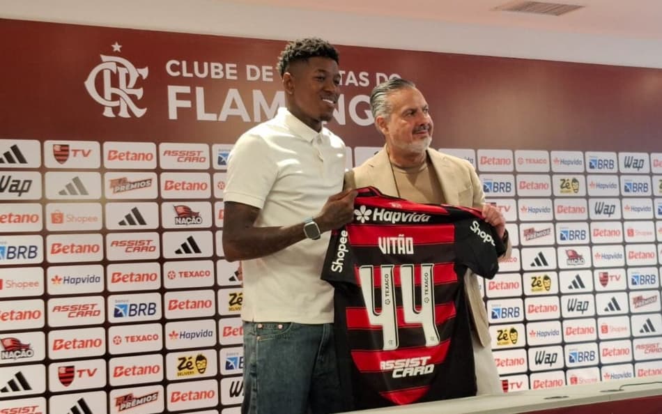 Vitão foi apresentado no Flamengo nesta sexta-feira