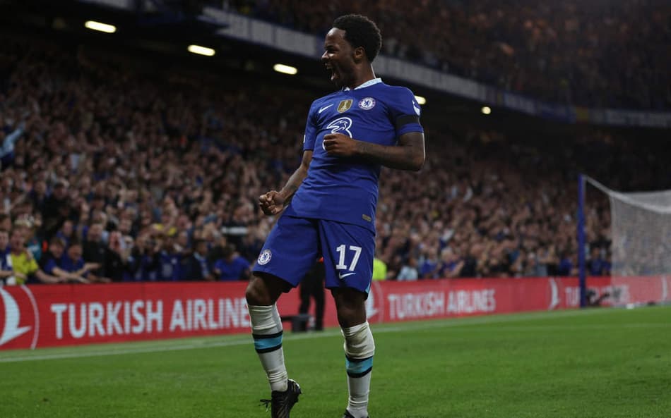 Raheem Sterling em ação pelo Chelsea (Foto: ADRIAN DENNIS / AFP)