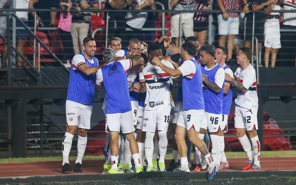 Crespo deve mudar São Paulo para tentar manter invencibilidade contra o Grêmio no Morumbis