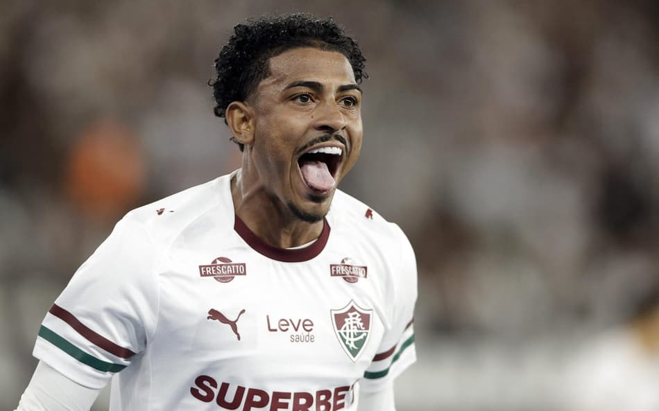 John Kennedy comemora gol no clássico contra o Botafogo. (Foto: Andre Mourao/GazetaPress)
