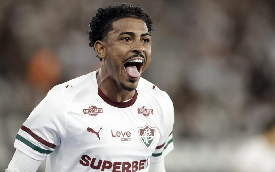 John Kennedy comemora gol no clássico contra o Botafogo. (Foto: Andre Mourao/GazetaPress)