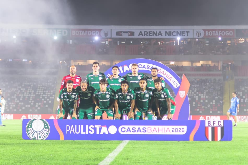 Time do Palmeiras perfilado antes de enfrentar o Botafogo-SP (Foto: (Foto: Erick De Laia Antunes/Photo Premium/Gazeta Press)