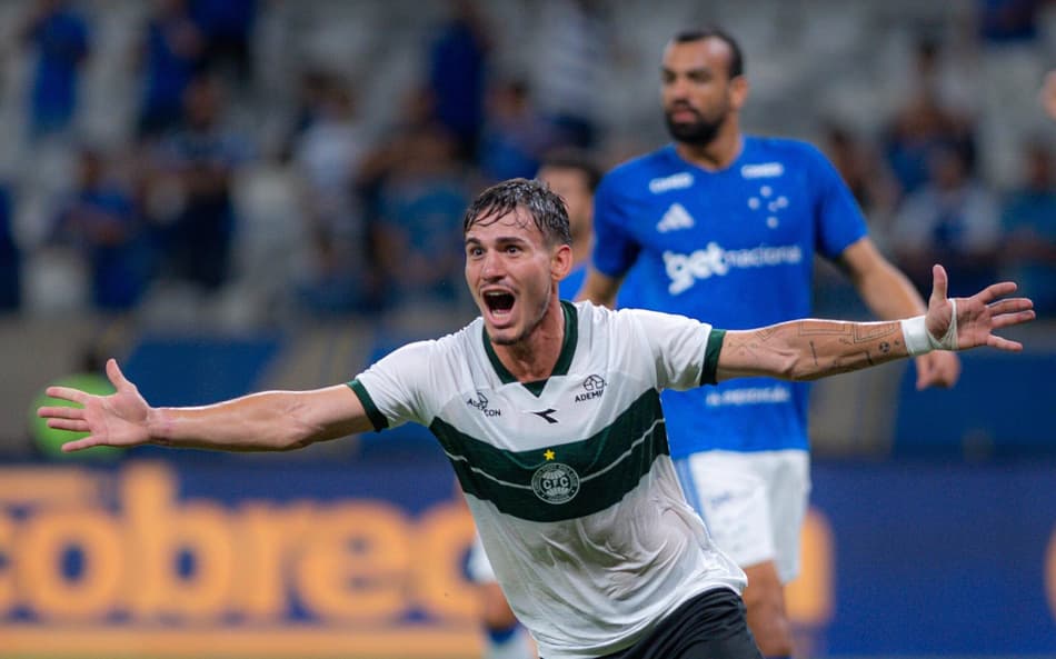 Lavega jogador do Coritiba comemora seu gol (Foto: Alessandra Torres/AGI/Gazeta Press)