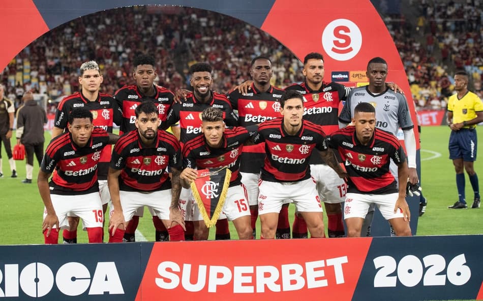 Time do Flamengo perfilado antes de decisão no Carioca (Foto: DELMIRO DOS SANTOS JUNIOR/MOCHILA PRESS)
