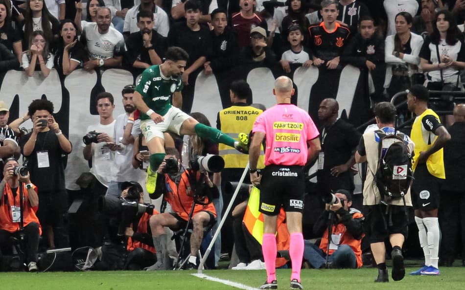 Palmeiras assegura classificação antecipada no Paulistão ao vencer o Corinthians